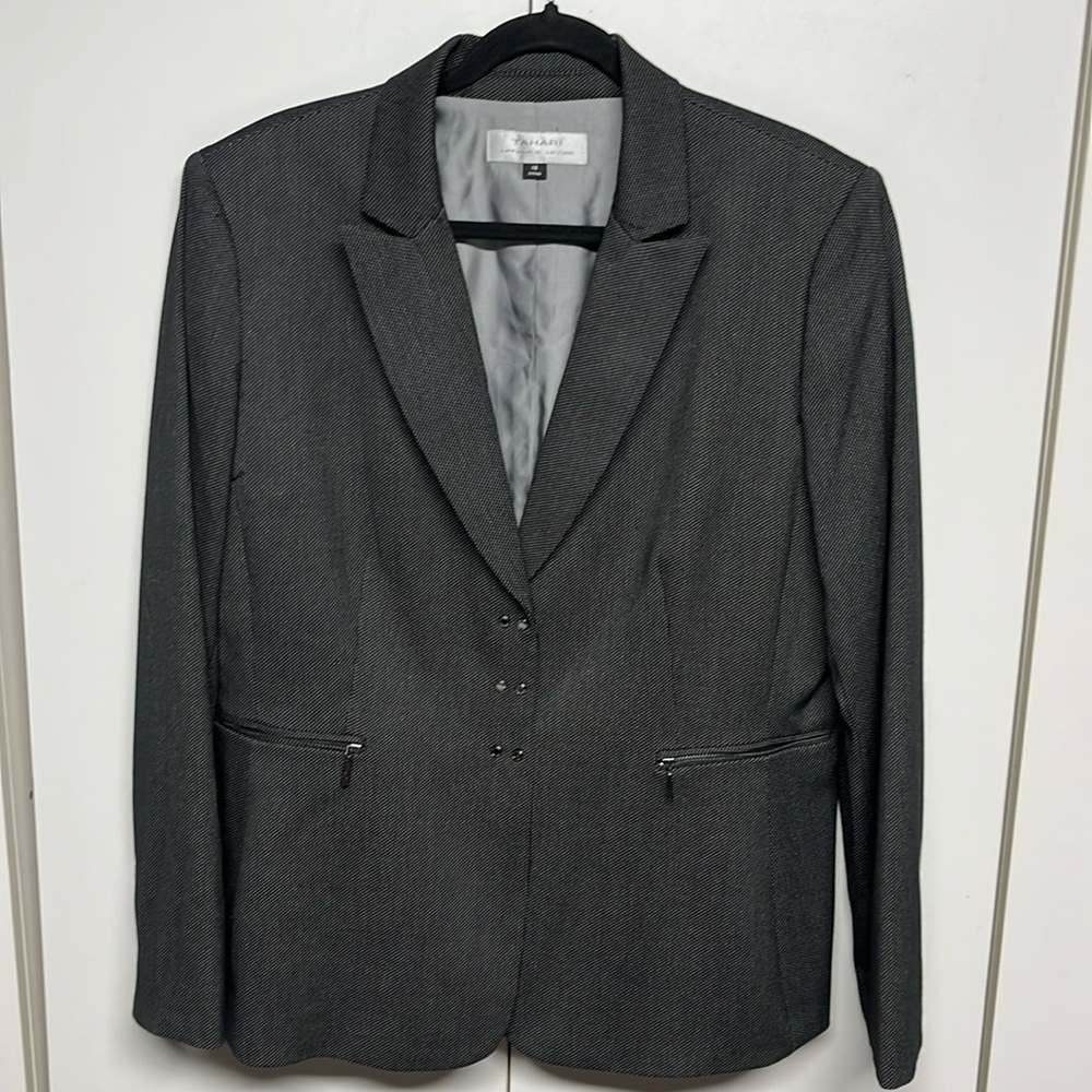 Tahari Arthur S. Levine Tailored Black Blazer 16
